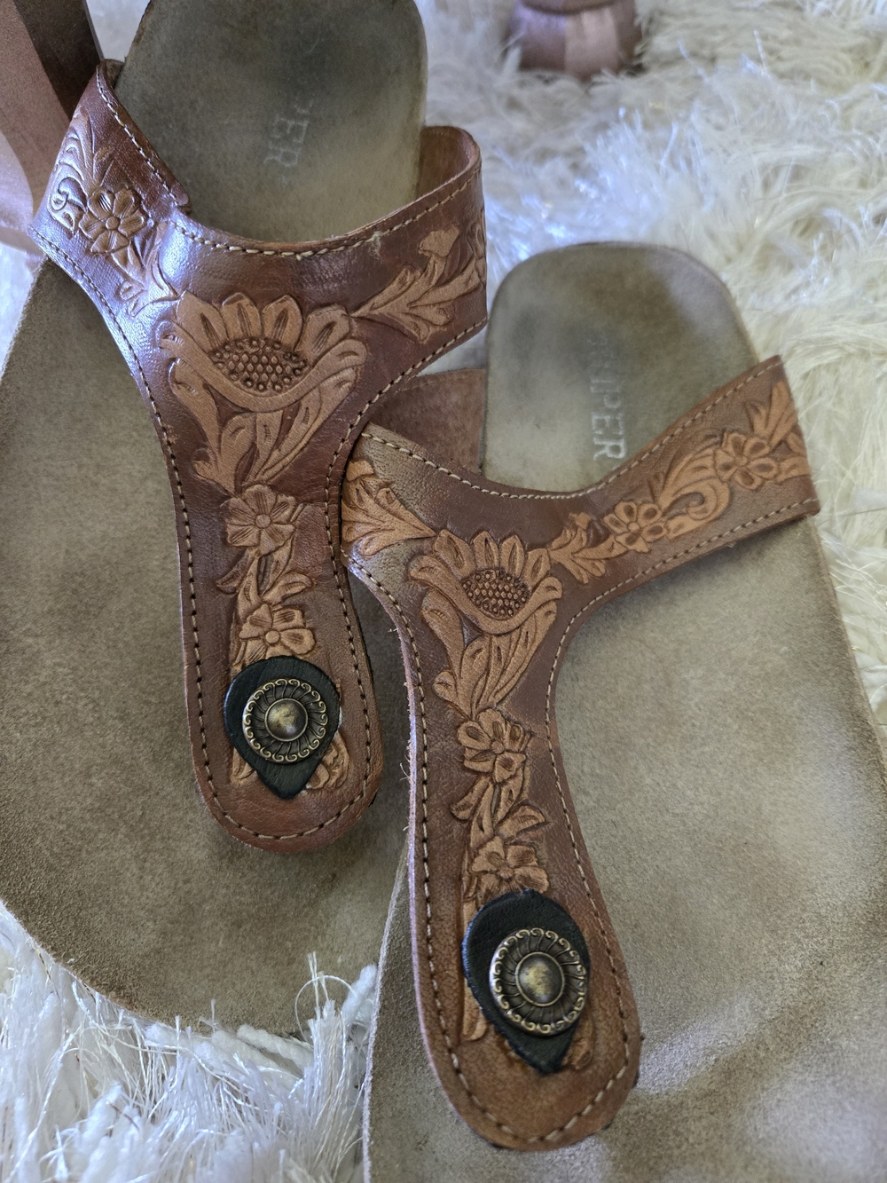 Roper Brown Embossed Leather Thong Sandals - Picture 3 of 6